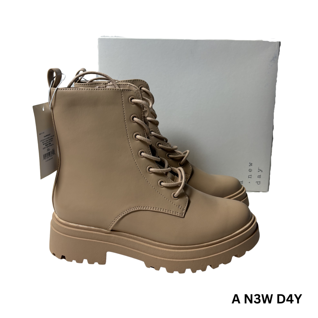 Women’s Bridget Boots – Tan – Size 6.5