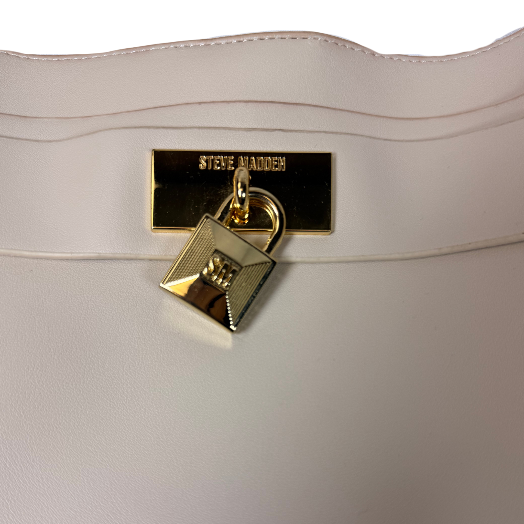 Chic White Crossbody Bag with Adjustable Straps & Matching EarPods Case