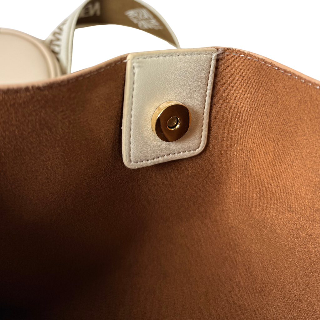 Chic White Crossbody Bag with Adjustable Straps & Matching EarPods Case