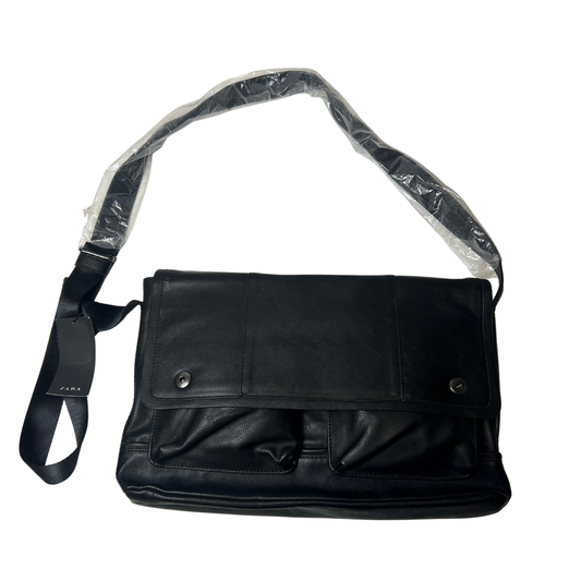 Black Men’s Messenger Bag – Sleek & Modern Everyday Carry