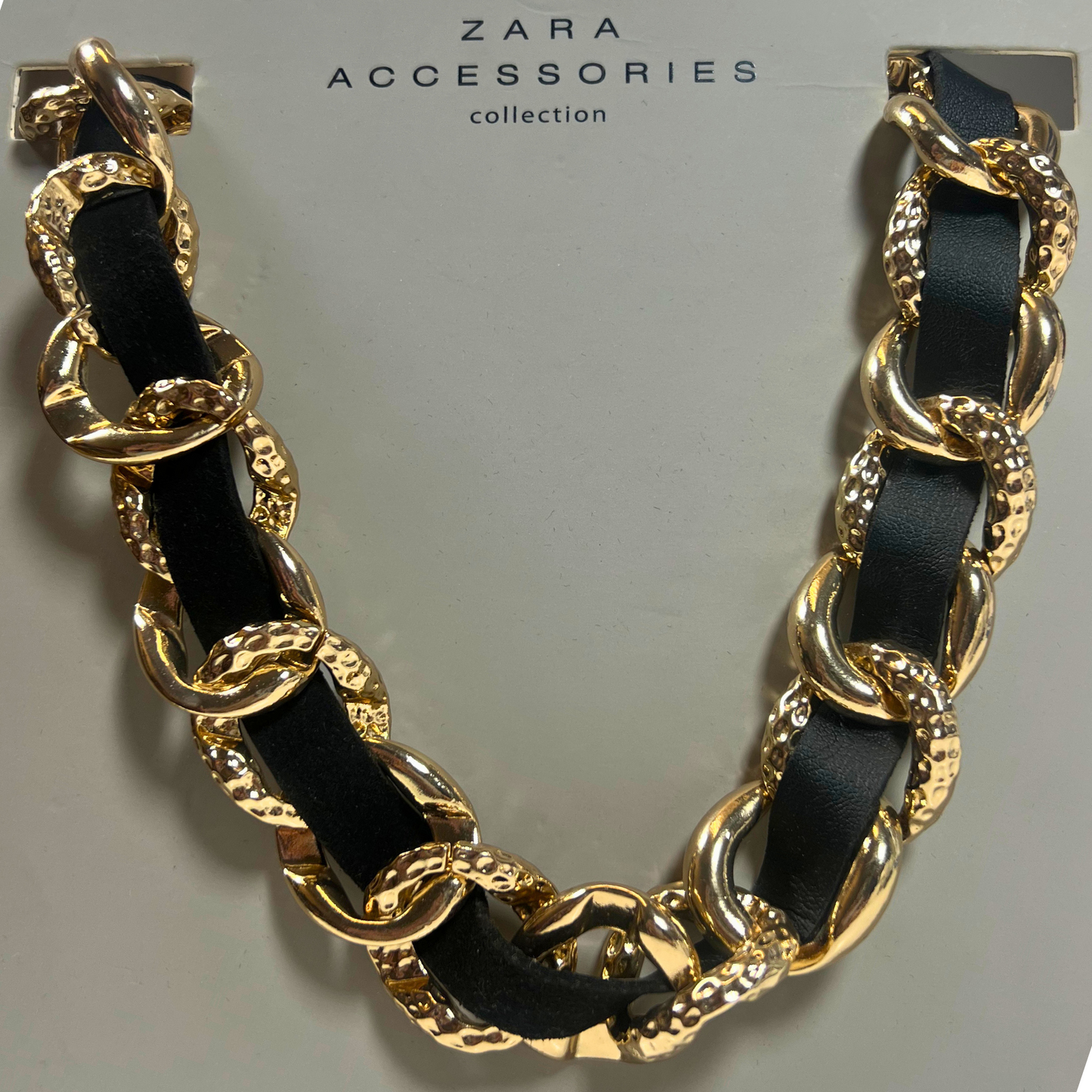 Zara Gold & Black Necklace – Chic Statement Piece